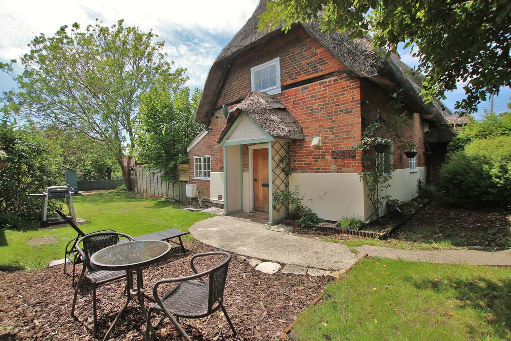 Bassett Green Village, Southampton 2 bed cottage for sale £285,000