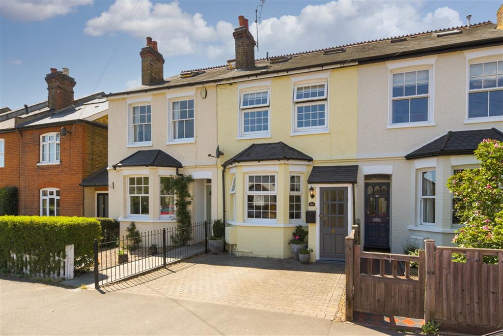 Coverts Road, Claygate 4 bed terraced house £725,000
