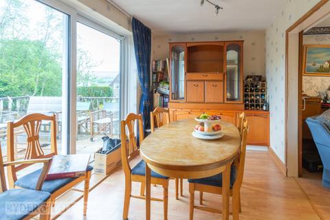 87 Delph Lane, Delph, Oldham, OL3 5HX