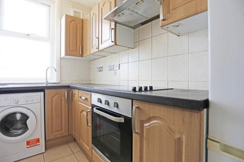 2 bedroom flat to rent, Quebec Road, Gants Hill, IG2