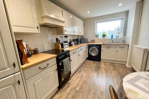 2 bedroom apartment to rent, Station Parade, Denham