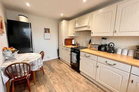 2 bedroom apartment to rent, Station Parade, Denham