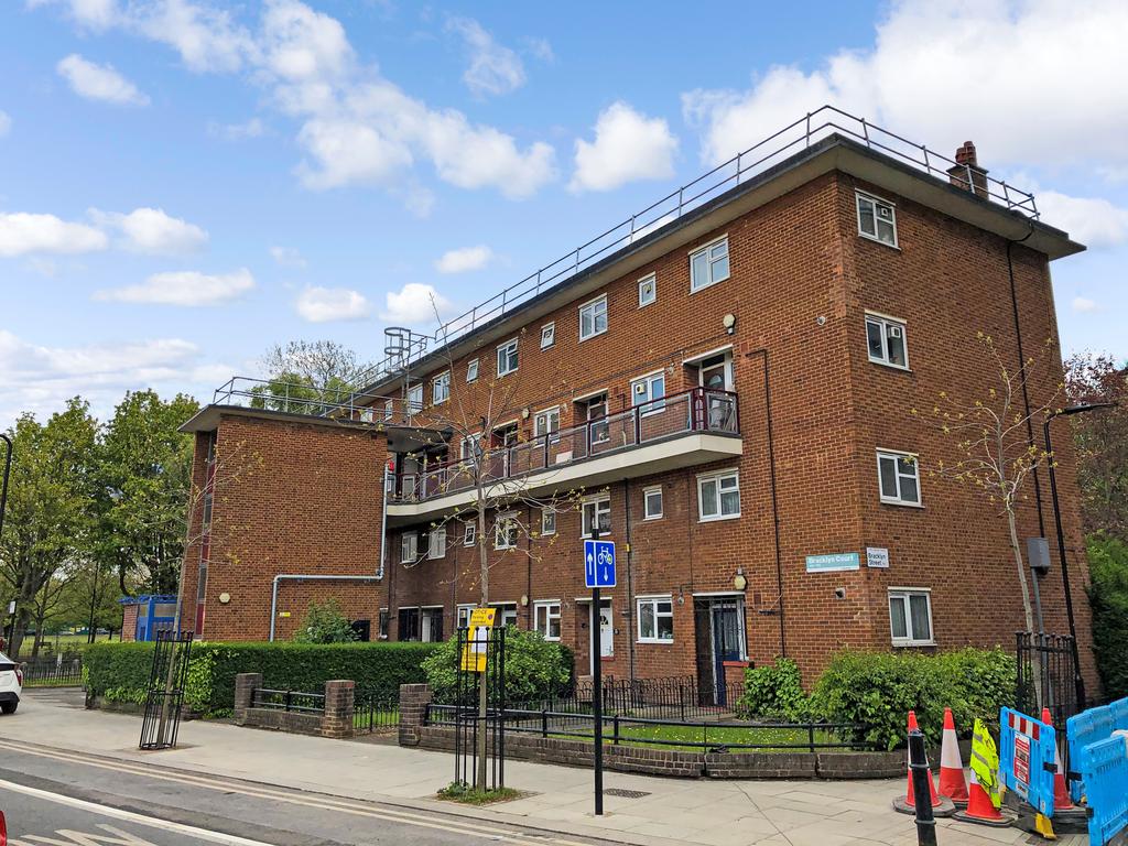 162 Bracklyn Court, Eagle Wharf Road... 2 bed apartment £390,000