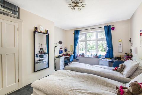 18 Wharncliffe Gardens, London, SE25 6DQ