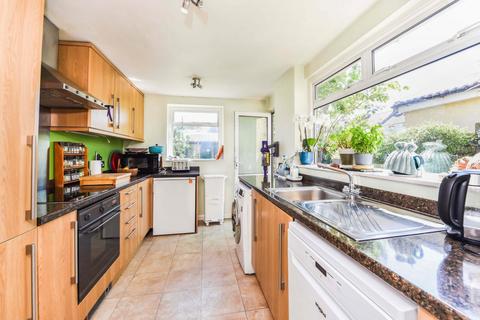 37 Mount Road, New Malden, KT3 3JX