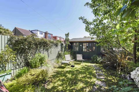 37 Mount Road, New Malden, KT3 3JX