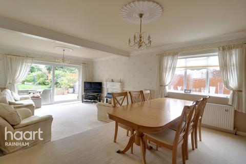 8 Berwick Road, Rainham, RM13 9QU