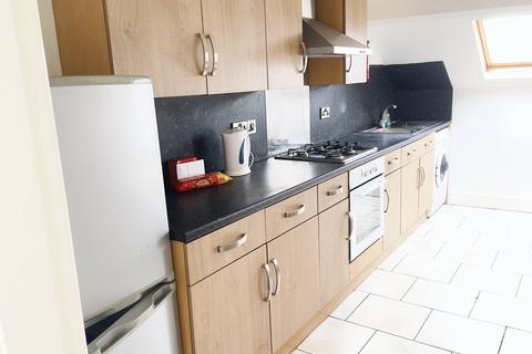 2 bedroom flat to rent, 12 kings Road flat 3