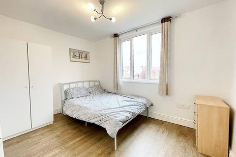 2 bedroom flat to rent, 12 kings Road flat 3