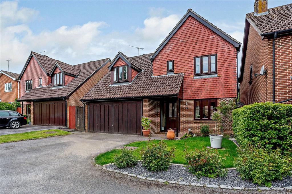 Kempton Close, Newbury, Berkshire, RG14 4 bed detached house £600,000