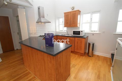 2 bedroom flat to rent, Adcocks Close