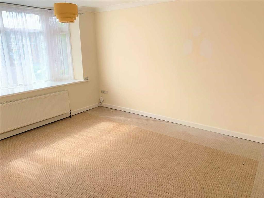 Wimborne Road, Moordown, Bournemouth 1 bed flat £675 pcm (£156 pw)