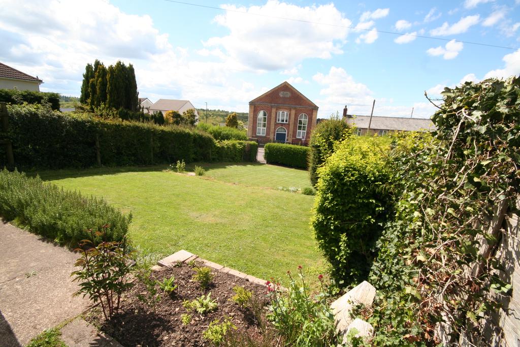 Church Road, Cinderford, Gloucestershire, GL14 3 bed semidetached