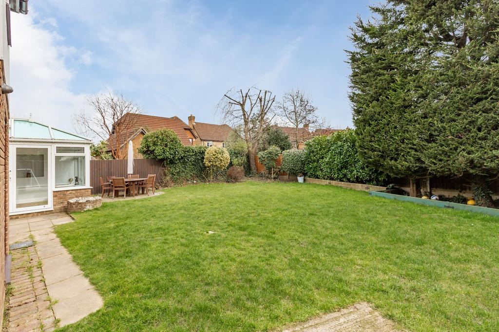 Lambourne Drive, Kings Hill, ME19 5 bed detached house £660,000