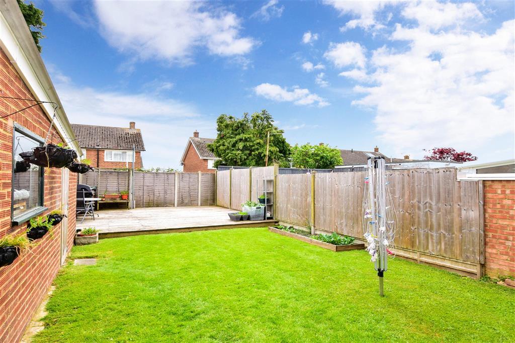 Frobisher Way, Gravesend, Kent 5 bed semidetached house £425,000