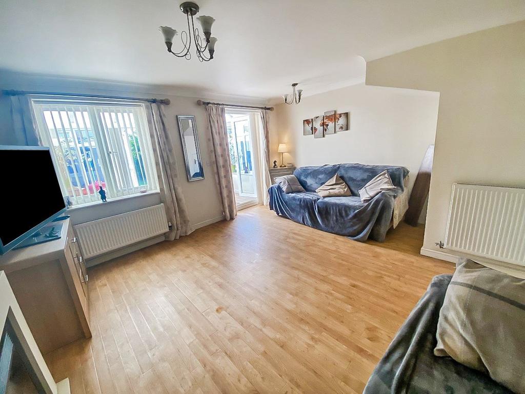 Briar Vale, West Monkseaton, Whitley Bay, Tyne and Wear, NE25 9AZ 3 bed terraced house £210,000