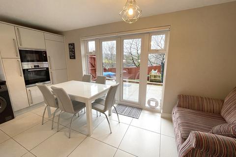 10 Highfields, Tonyrefail, Porth, CF39 8GA
