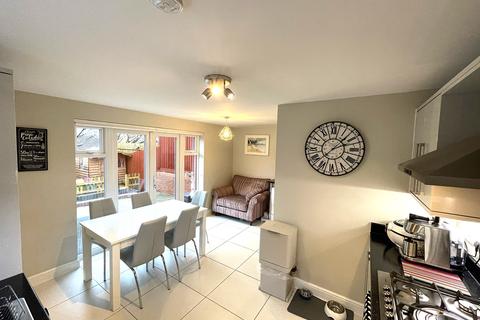 10 Highfields, Tonyrefail, Porth, CF39 8GA