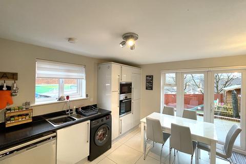 10 Highfields, Tonyrefail, Porth, CF39 8GA