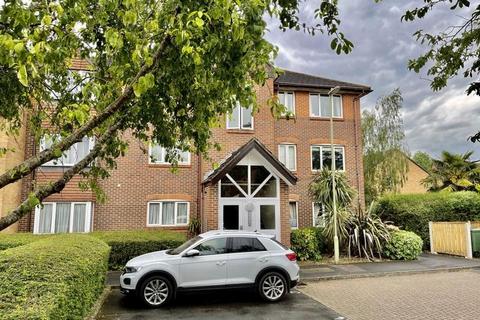26 Charing Close, Ringwood, BH24 1FA