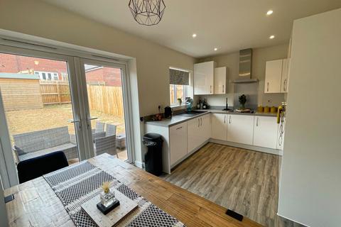 11 Monarch Road, Holmer, Hereford, HR4 9FD