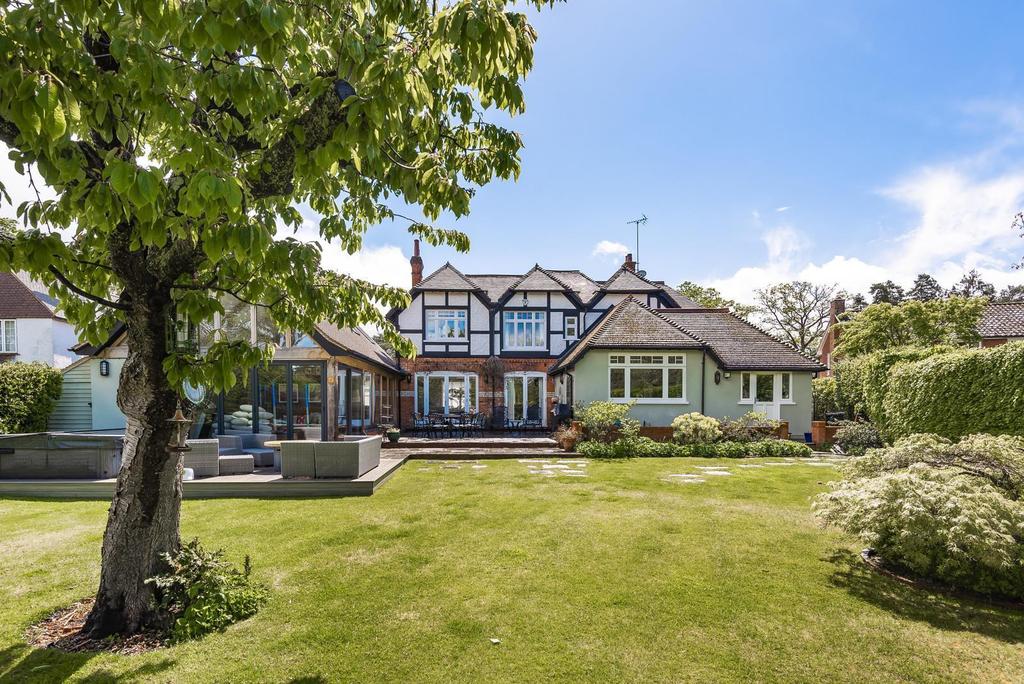 East Lane, West Horsley, KT24 5 bed detached house £2,195,000