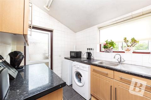 15 Hubbards Chase, Hornchurch, RM11 3DD