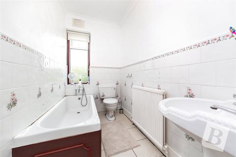 15 Hubbards Chase, Hornchurch, RM11 3DD