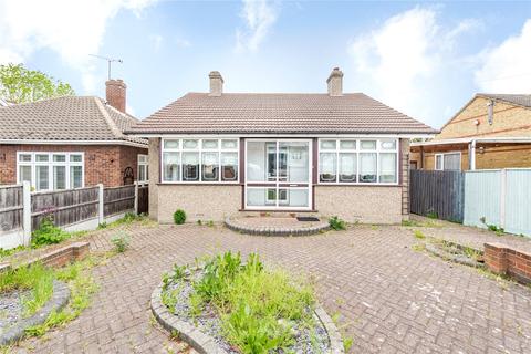 15 Hubbards Chase, Hornchurch, RM11 3DD