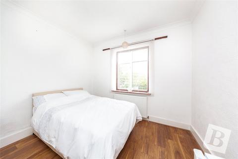 15 Hubbards Chase, Hornchurch, RM11 3DD