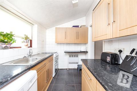 15 Hubbards Chase, Hornchurch, RM11 3DD