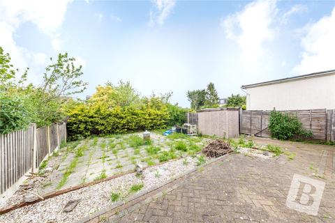 15 Hubbards Chase, Hornchurch, RM11 3DD
