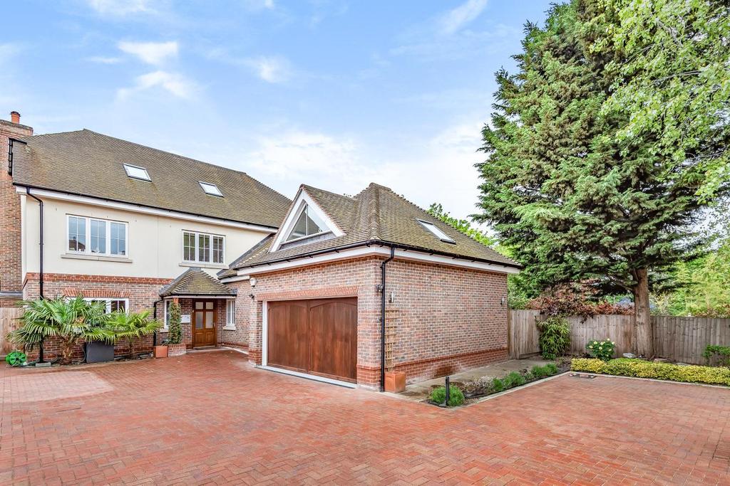 Bickley Road, Bromley 5 bed detached house £1,700,000
