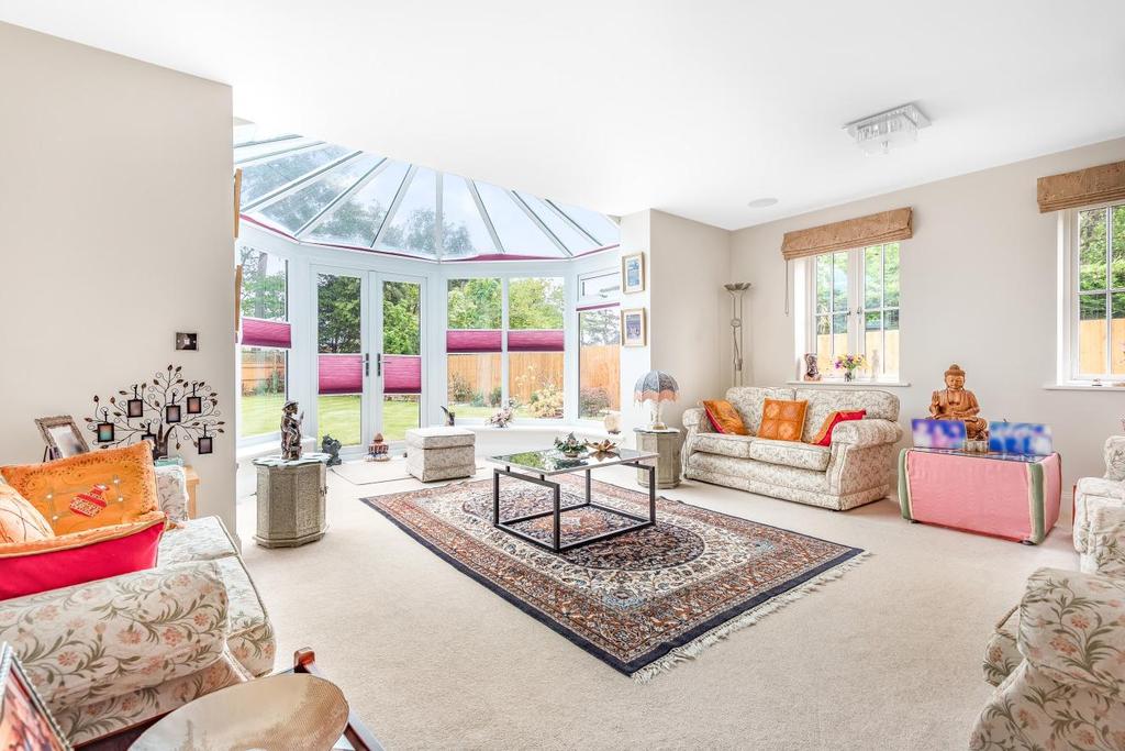 Bickley Road, Bromley 5 bed detached house £1,700,000
