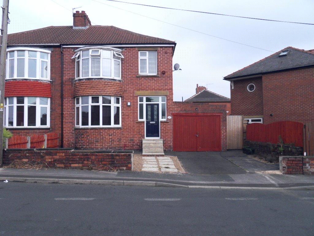 Thirlmere Road, Dewsbury, WF12 3 bed semidetached house £800 pcm (£