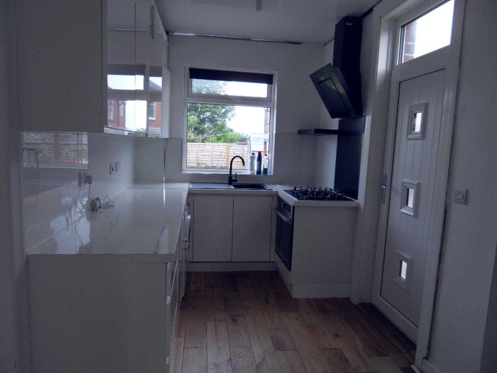 Thirlmere Road, Dewsbury, WF12 3 bed semidetached house £800 pcm (£