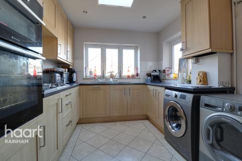 35 Ford Close, Rainham, RM13 7AU