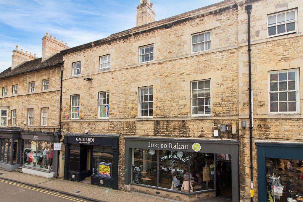 St Mary's Street, Stamford PE9 2DS 2 bed flat £695 pcm (£160 pw)