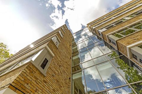 7 Holly Tree Close, London, SW19 6EA