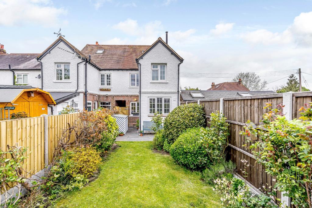 Pineapple Road, Amersham 4 bed semidetached house £575,000