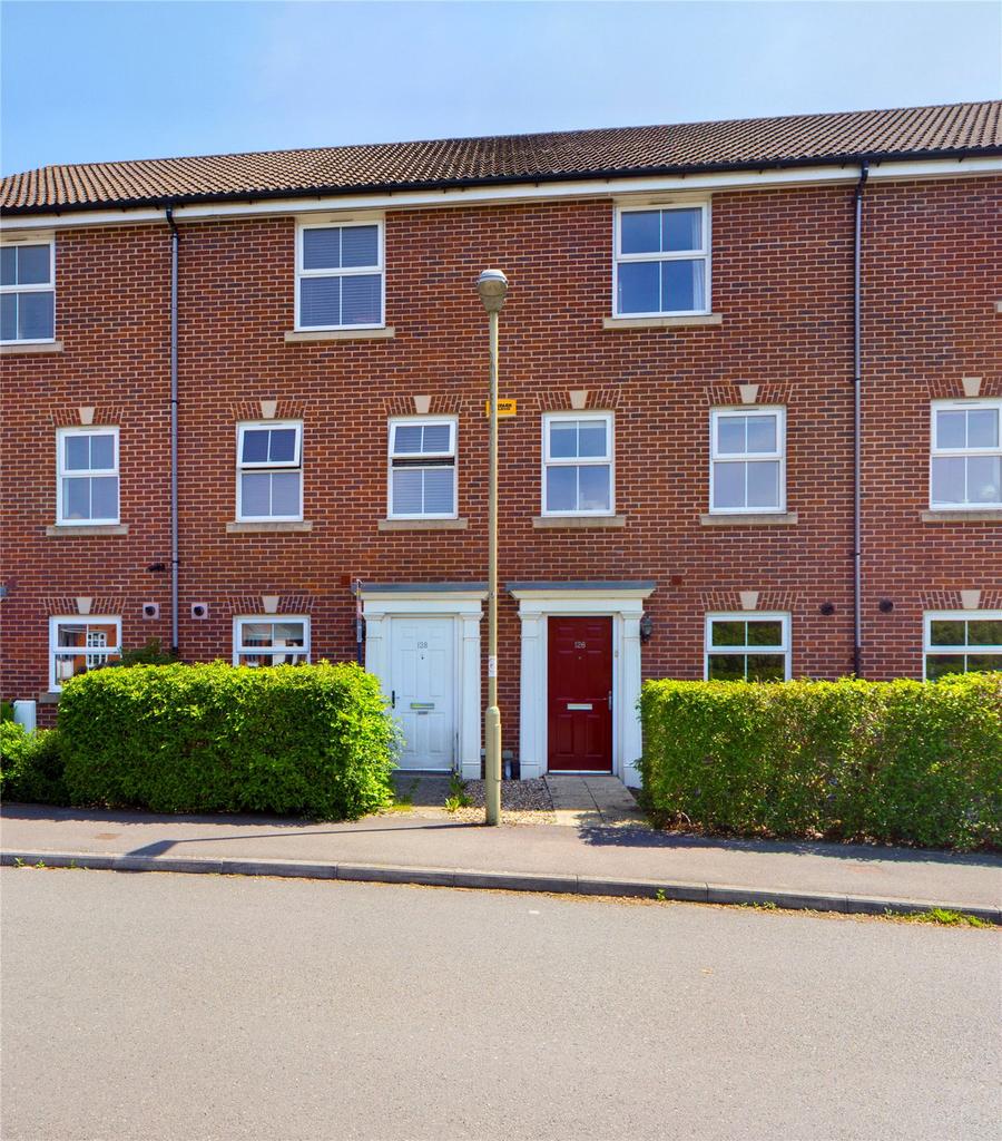 Kirby Drive, Bramley, Hants, RG26 4 bed terraced house £1,350 pcm (£