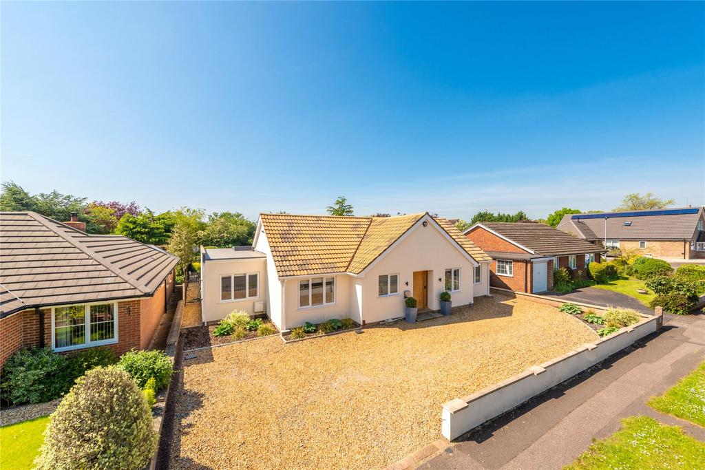 Tamar Road, Brickhill, Bedford, Bedfordshire, MK41 4 bed bungalow for