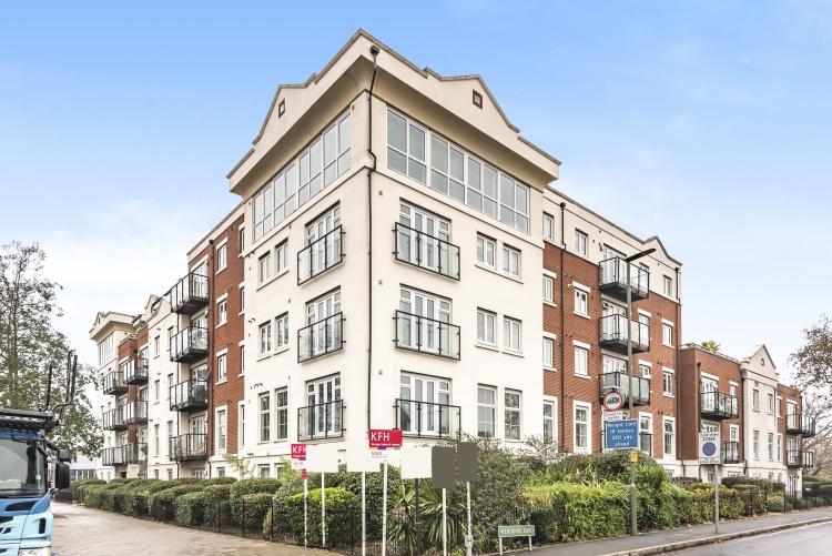 Wendover Road Bromley BR2 2 bed flat £1,450 pcm (£335 pw)