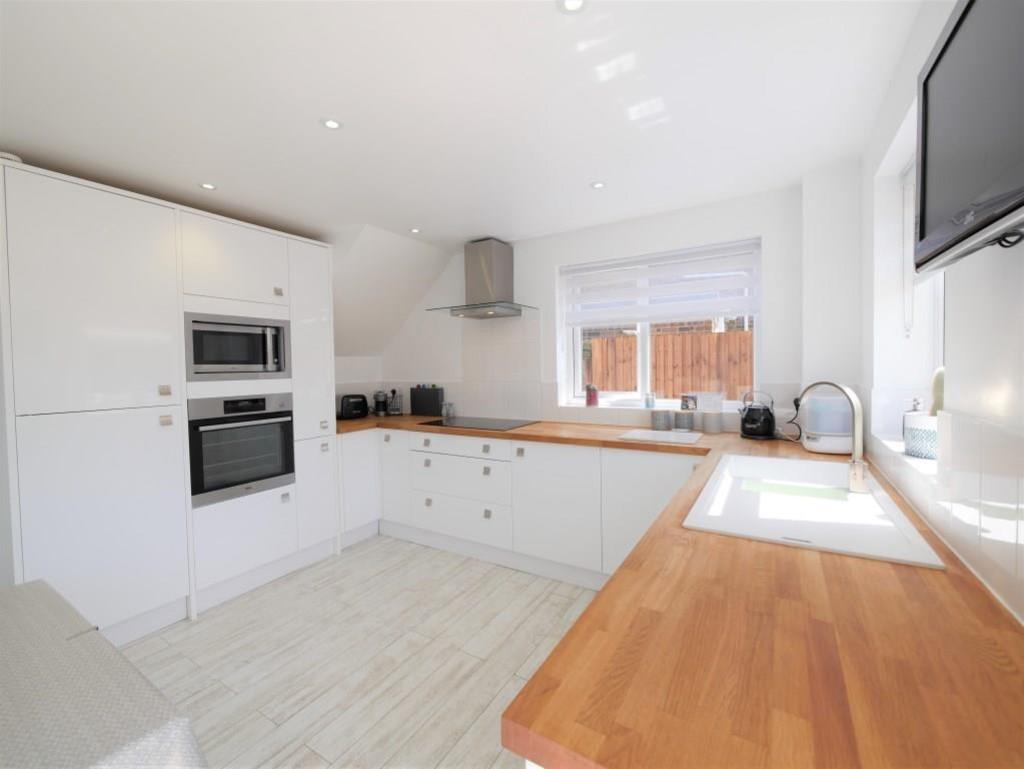 Silverdale Close, Ipswich 3 bed semidetached house £265,000