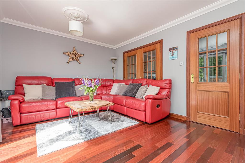 Carrongrange Gardens, Larbert 3 bed detached house £198,000