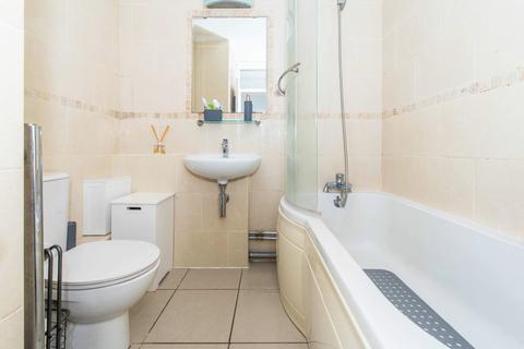 Flat 15, Lesley Court, 2 Harcourt Road, Wallington, SM6 8AZ