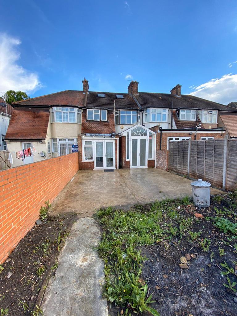 Burns Avenue, Southall UB1 3 bed terraced house £519,950