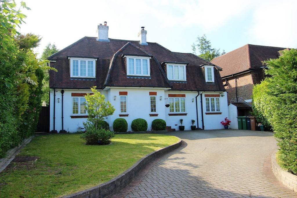 Beacon Way, Banstead 4 bed detached house £1,100,000
