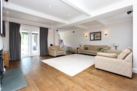 3 Beacon Way, Banstead, SM7 1DZ