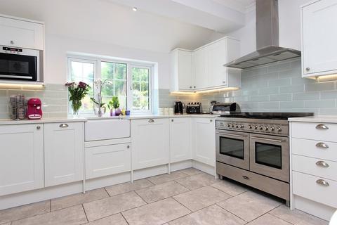 3 Beacon Way, Banstead, SM7 1DZ